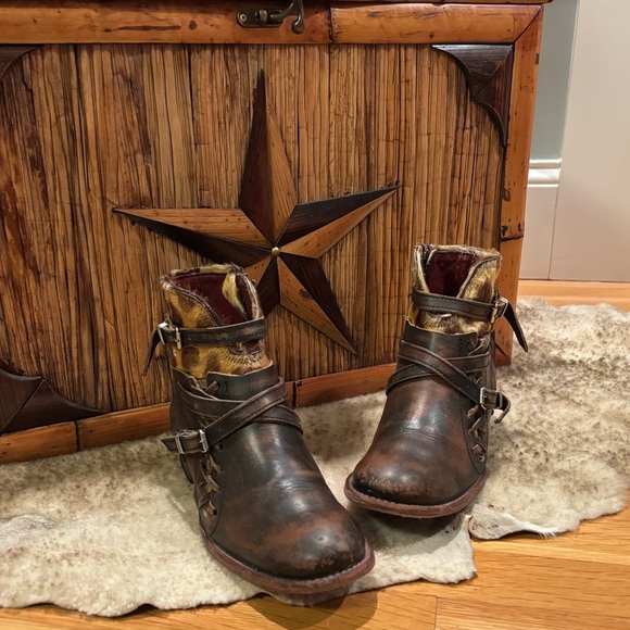 FREEBIRD 🤎 Belfast Distressed Brown All Leather Leopard Calf Hair Ankle Booties - Picture 6 of 16
